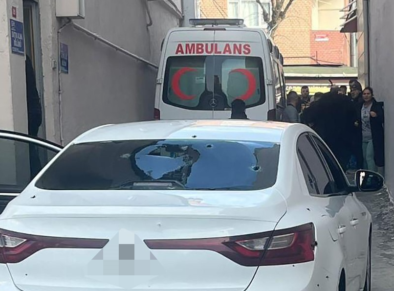 Sultangazi’de çıkan silahlı çatışmada 1’i ağır 2 kişi yaralandı. Çatışma