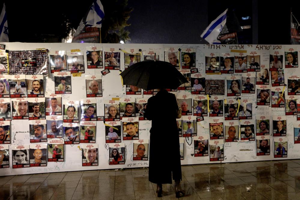 İsrail’in başkenti Tel Aviv’de esir yakınlarının düzenlediği protesto gösterisinde seçim
