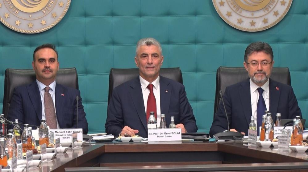 Ticaret Bakanı Ömer Bolat, yaptıkları denetimlerle vatandaşların güvenli ürün kullanmasını