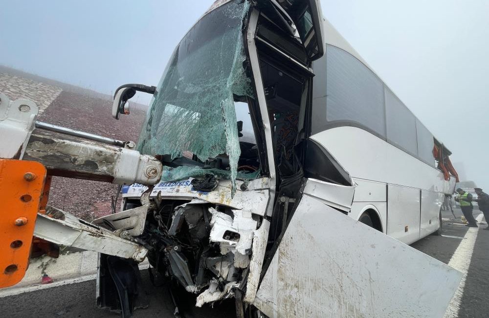 10 kişinin öldüğü feci kazada 7 gözaltı kararı Kuzey Marmara Otoyolu Sakarya geçişinde 10 kişinin hayatını kaybettiği, 59