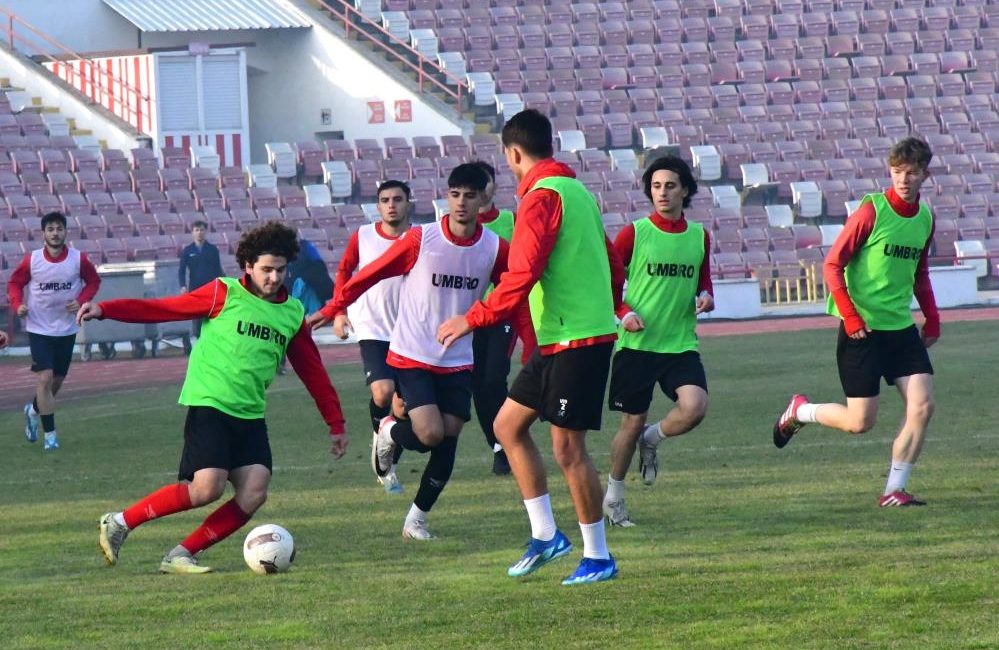 TFF 3. Lig 4. Grup’ta mücadele eden Balıkesirspor devre arasında