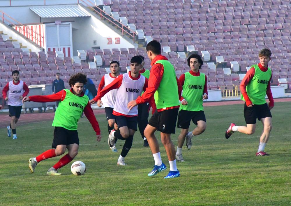 TFF 3. Lig 4. Grup’ta mücadele eden Balıkesirspor devre arasında