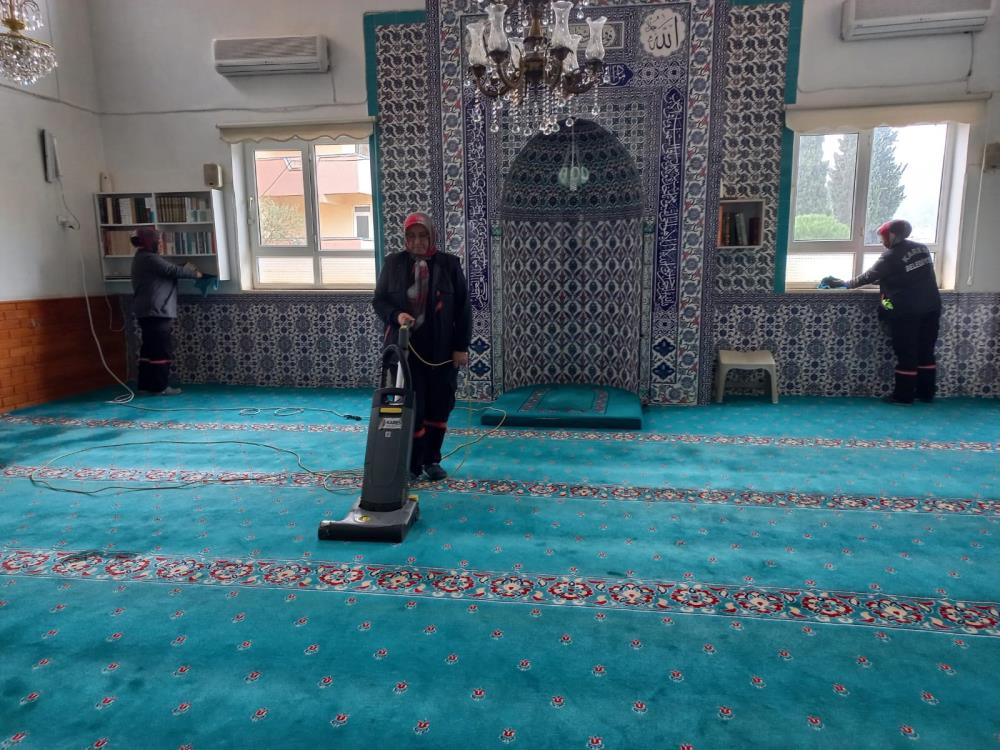 Karesi Belediyesi temizlikten ödün vermiyor Karesi Belediyesi Temizlik İşleri Müdürlüğü ekipleri, rutin temizlik hizmetlerinin yanında