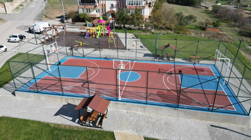 Karesi Belediyesi, çocuk ve gençlerin sportif aktivitelerini yapabileceği, sosyalleşeceği ve