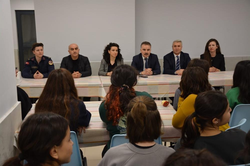 Edremit Kaymakamı Ahmet Odabaş, eşi Ayşe Odabaş ile birlikte Şehit