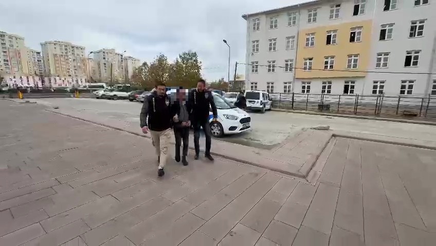 Kendini kaçırılmış gibi gösterip babasından fidye istedi Tekirdağ’ın Çorlu ilçesinde bir kişi, kendini kaçırılmış gibi gösterip babasından