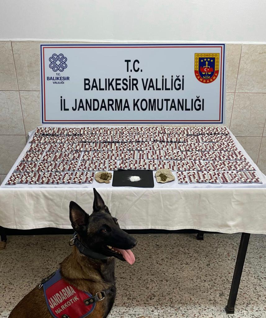 Balıkesir’in 2 ilçesinde yapılan operasyon sonucunda uyuşturucu madde imal ve