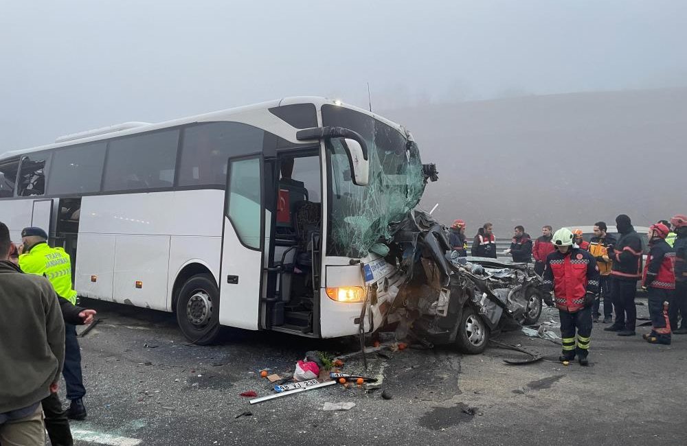 Feci kazada yaralanan ve ölenlerin kimlikleri belli oldu Kuzey Marmara Otoyolu Sakarya geçişinde meydana gelen kazada ölen ve