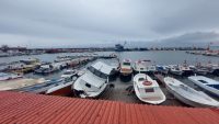 Marmara Denizi’nde etkili olan poyraz fırtınası, deniz ulaşımında aksamalara neden