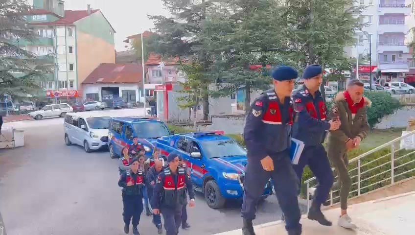 Miras kavgasında amcalarını öldüren karı koca tutuklandı Denizli’nin Çameli ilçesinde yaşanan miras kavgasında, amcalarını sopayla döverek öldürdükleri