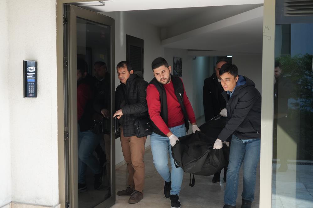 Müdür yardımcısı boğazı bıçakla kesilmiş halde bulundu Denizli’nin Merkezefendi ilçesinde bulunan bir okulda müdür yardımcısı olarak görev