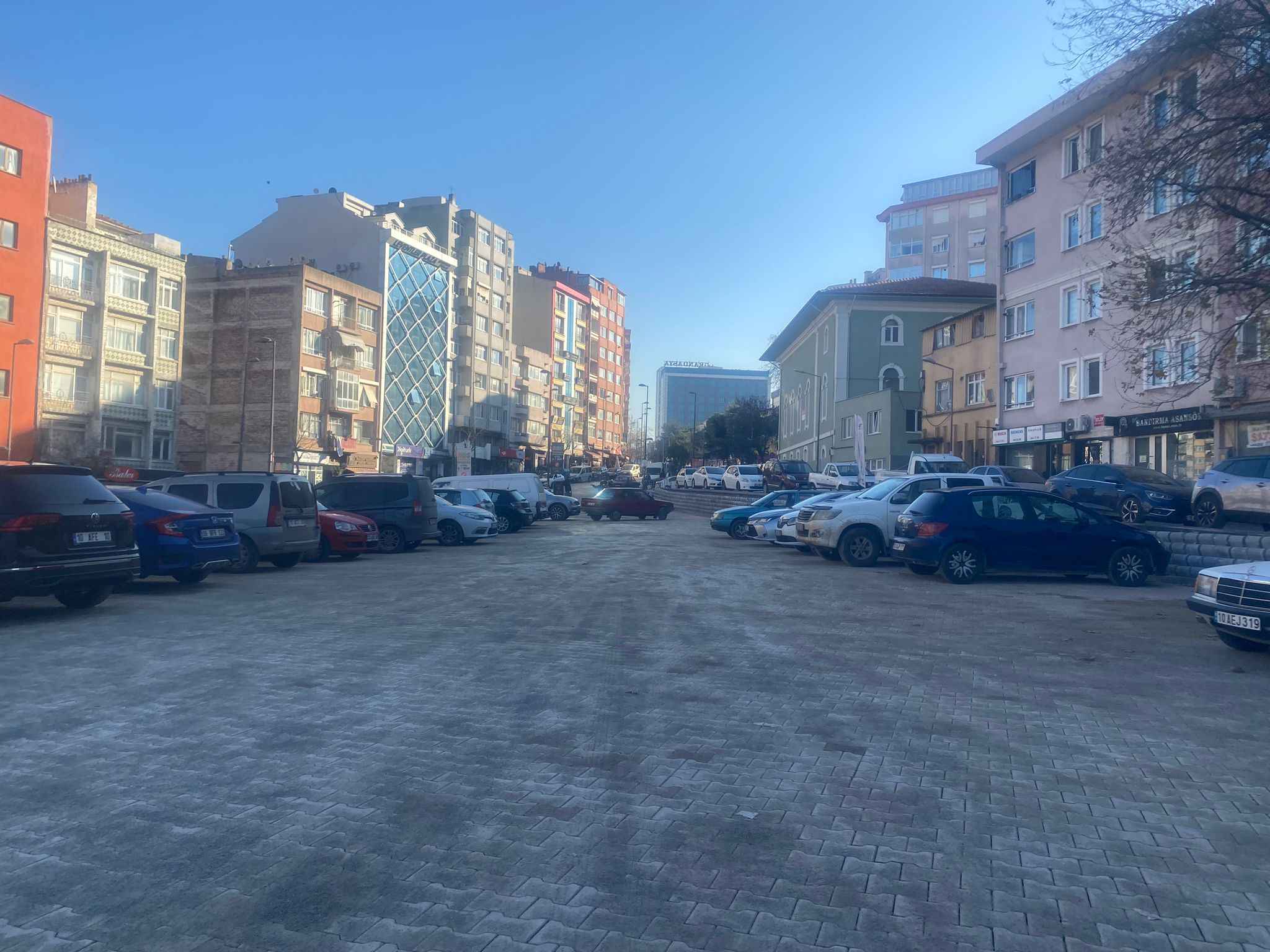 Bandırma’da yaşanan otopark sorununa çözüm üretmek amacıyla Büyükşehir Belediyesi, eski