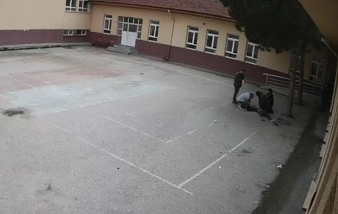 Amasya’da okul bahçesinde oynarken yere yığılması sonrasında kalbi duran 13