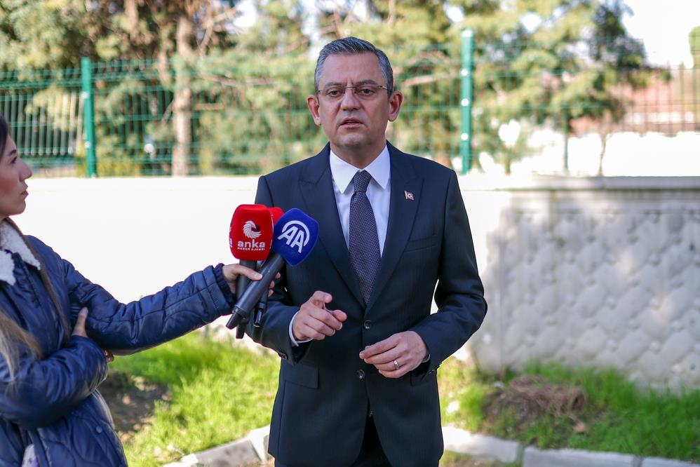 Özgür Özel’den bildiri açıklaması: “Öyle yağma yok” Cumhuriyet Halk Partisi Genel Başkanı Özgür Özel, Pençe-Kilit operasyon bölgesinde