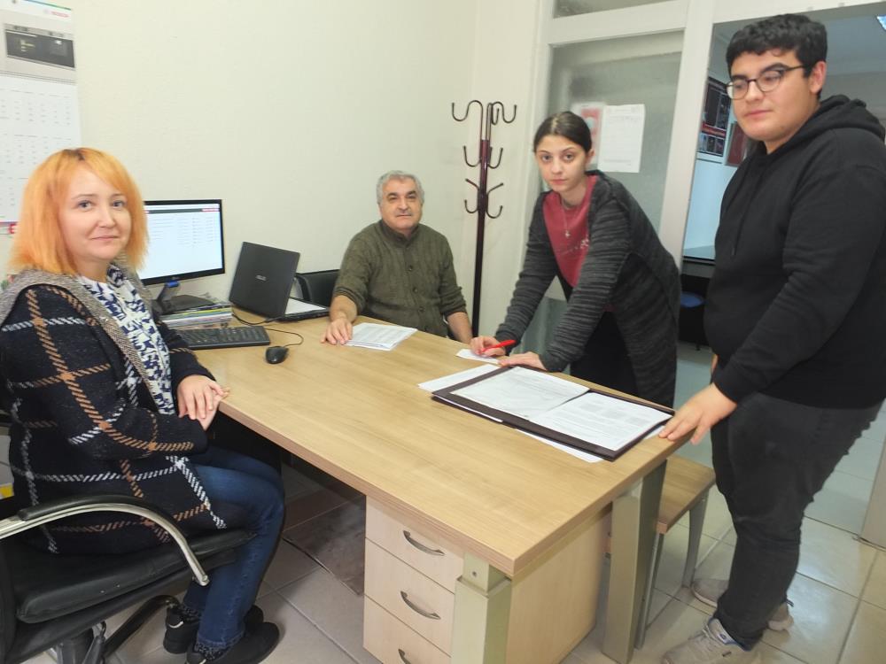 Balıkesir’de liseli gençlere staj imkanı Balıkesir’in Burhaniye ilçesinde, çok sayıda kurs açan Halk Eğitimi Merkezi