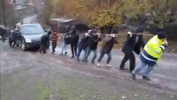 Elazığ’da meydana gelen trafik kazasında hafif ticari araç, şarampole yuvarlandı.