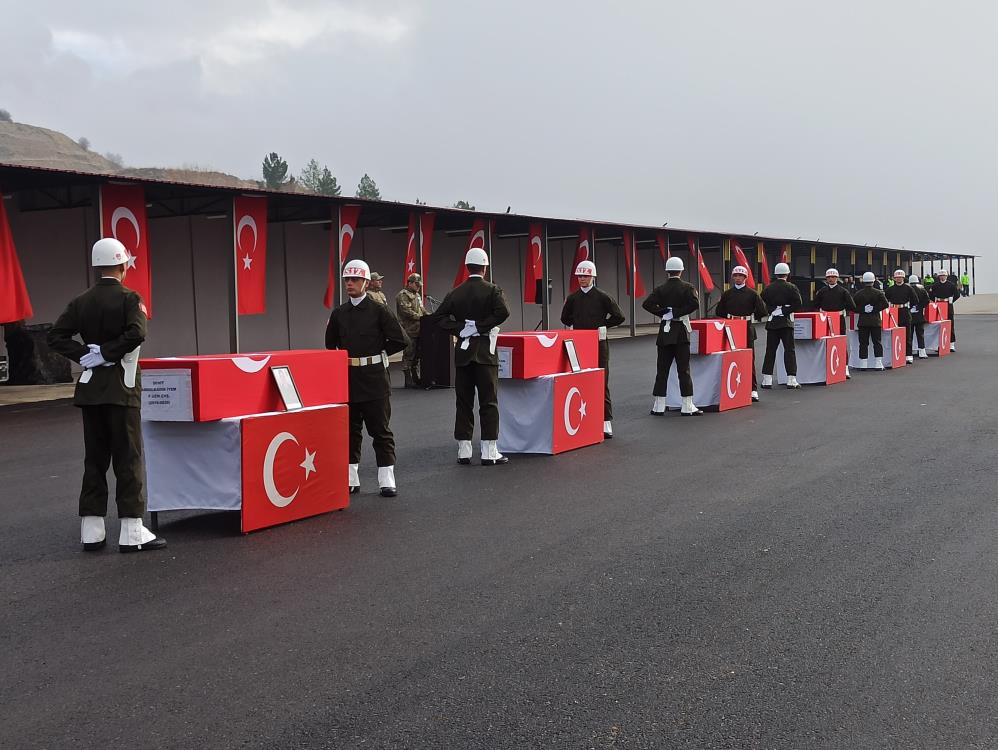 Pençe-Kilit Harekatı bölgesinde PKK’lı teröristler tarafından üs bölgesine yapılan saldırı