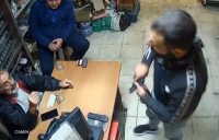 Adana’da bir kişi tekel bayiine gelerek “borç sigara” istedi, işyeri