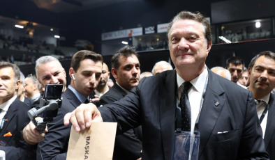 Bakan Bak’tan Beşiktaş’ın yeni başkanı Hasan Arat’a tebrik mesajı
