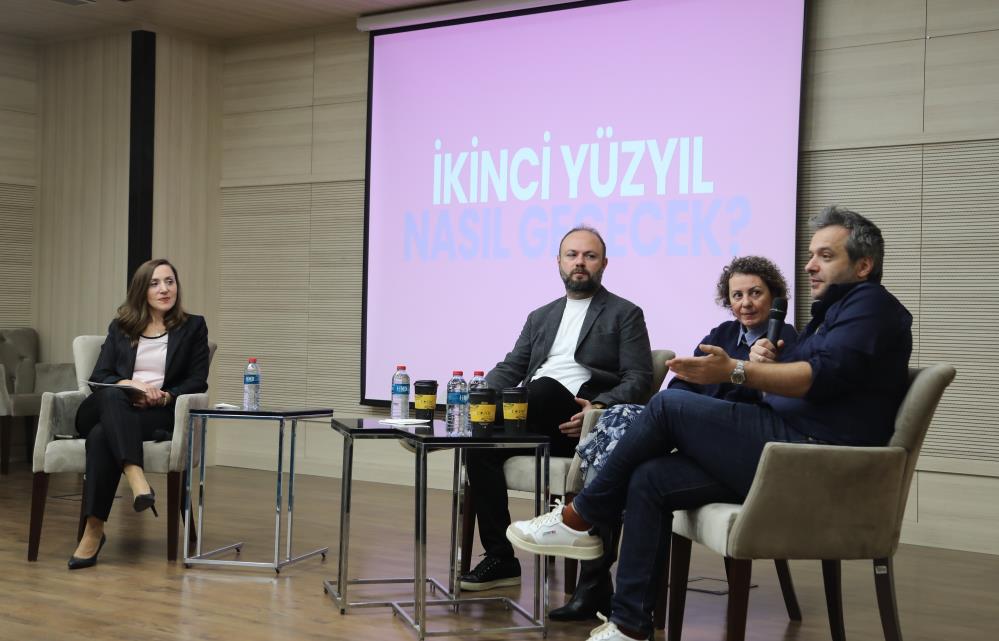 ‘’Cumhuriyet’in II. Yüzyılında Reklam Yolculuğu’’ başlıklı panelde sektörün tecrübeli isimleri