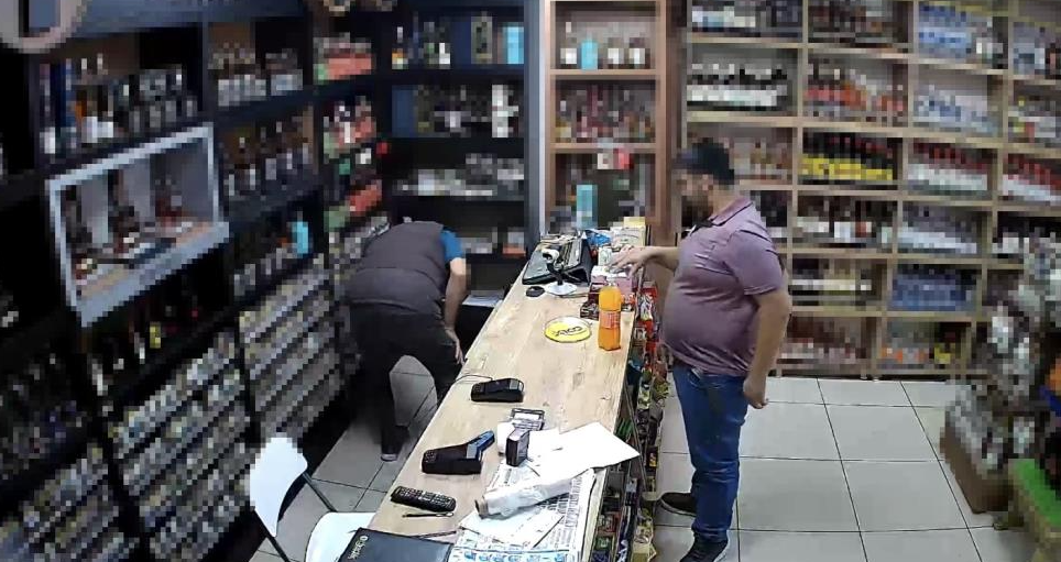 Eyüpsultan’da bir tekel bayisine giren şahıs, ‘karton sigara alacağım’ diyerek