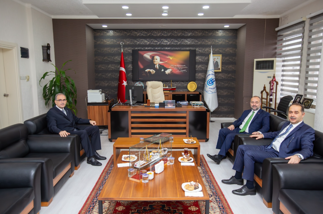 Yeni Rektör Boz’a Kaymakam ve Başkan Vekili’nden ziyaret Bandırma Kaymakamı ile Balıkesir Büyükşehir Belediye Başkan Vekili, Bandırma Onyedi