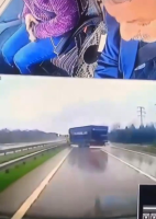 D100 Karayolu’nda önüne çıkan araca çarpmamak için savrulan kamyona, arkadan