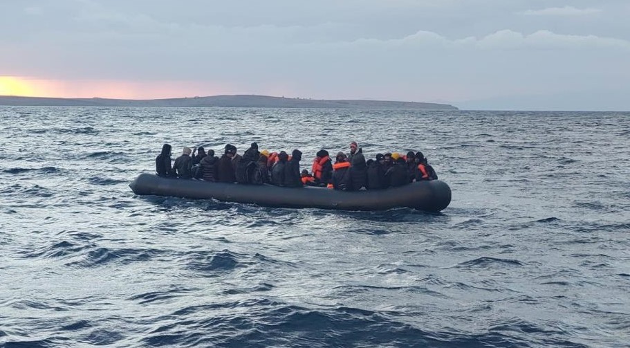 Ayvalık’ta, yasa dışı yollarla Midilli Adası’na gitmek isteyen 47 düzensiz