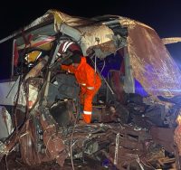Vali Aktaş, otobüs kazasında yaralanan vatandaşları ziyaret etti
