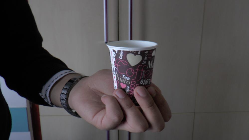 Acıbadem Kayseri Hastanesi Diyetisyeni Burcu Akbeyaz, plastik ve karton bardakların