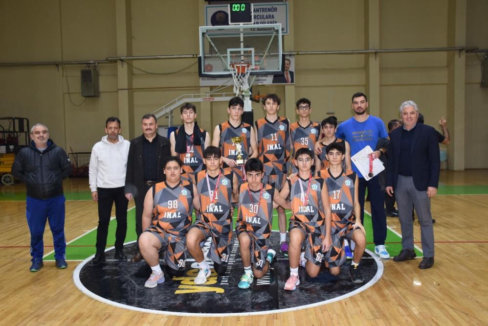  Balıkesir İnebey Anadolu lisesi Basketbol takımı İl ikincisi olarak ikincilik