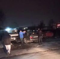 Sakarya’nın Adapazarı ilçesinde tamiri yapılmadığını iddia ettiği aracını, elindeki benzin