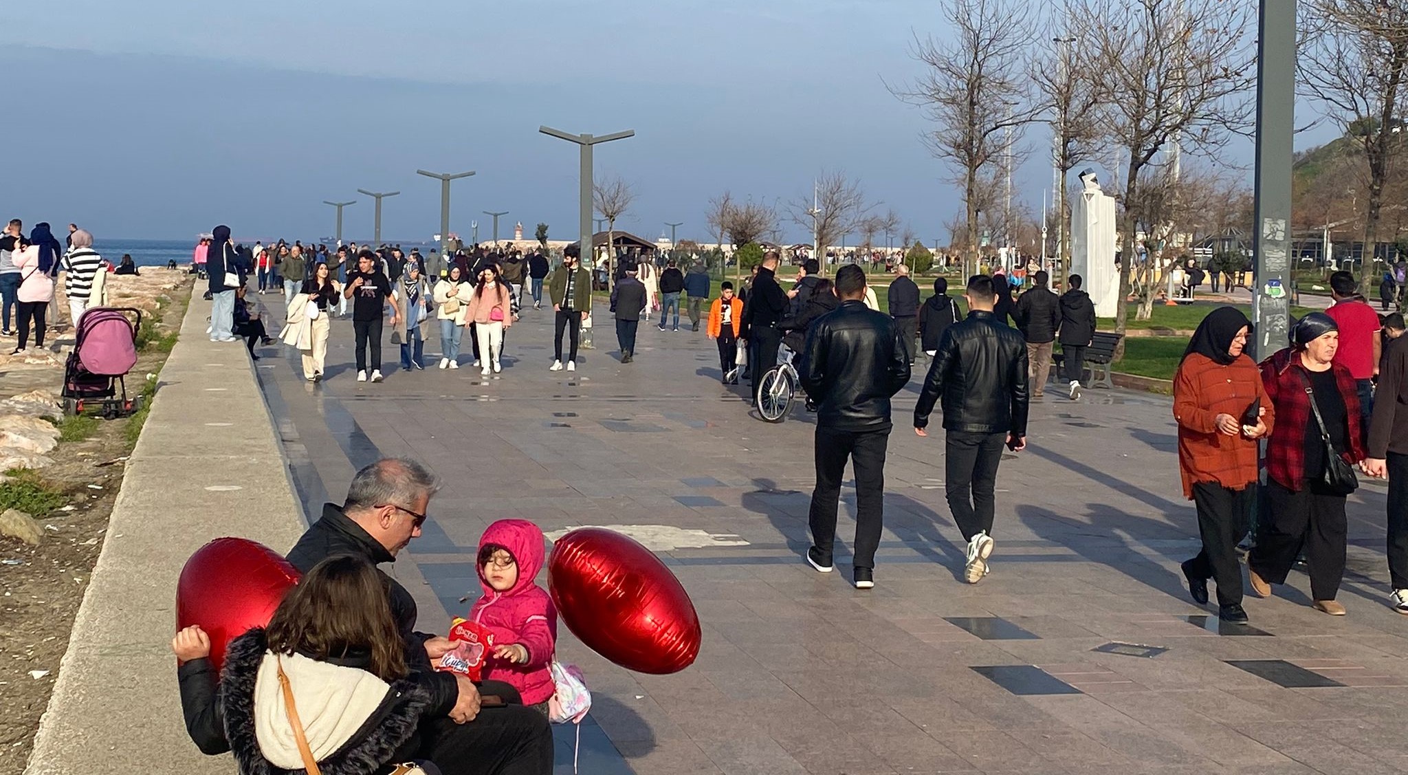 2023 yılının son gününde Bandırma sahil bandı ve parklar güneşli