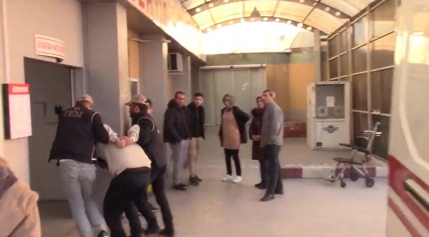 Balıkesir’in Ayvalık ilçesinde, sosyal medya hesapları üzerinden şehitlere hakaret eden,