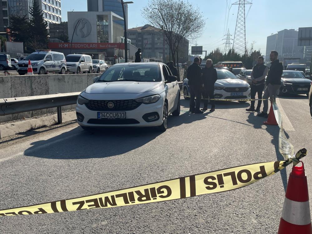 Bahçelievler 4 şüpheli, Kuyumcukent’e gelen döviz bürosu çalışanlarını gasp etti.