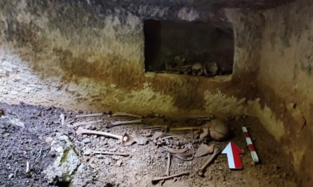 Deprem, tarihi mekanı gün yüzüne çıkarttı 6 Şubat depremlerinde Gaziantep’in Nurdağı ilçesinde hasar alan bir evin
