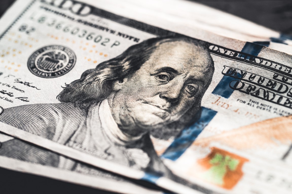 Dolar 29,0140 liradan, euro ise 31,61 liradan güne başladı. İstanbul