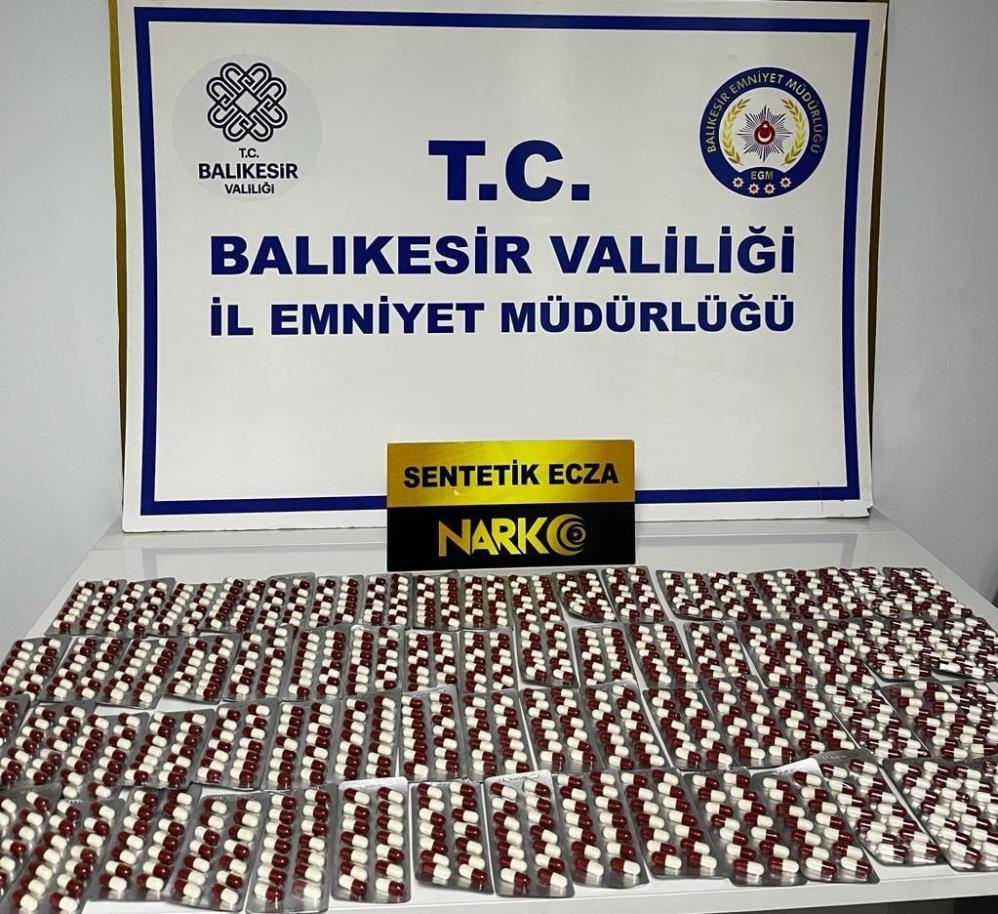 Balıkesir’in Ayvalık ilçesinde polis tarafından düzenlenen operasyonda bin 13 adet