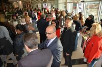 Edremit Kaymakamı Ahmet Odabaş, eşi Ayşe Odabaş ile birlikte Edremit