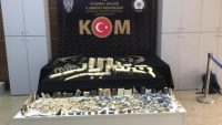 İstanbul’da düzenlenen kaçakçılık operasyonunda, fildişi, antilop, mamut ve geyik boynuzlarının