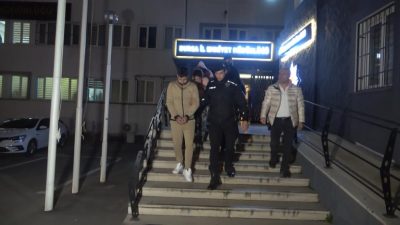 Bursa’da hırsızlık çetesine operasyon düzenleyen polis ekipleri, teknik ve fiziki