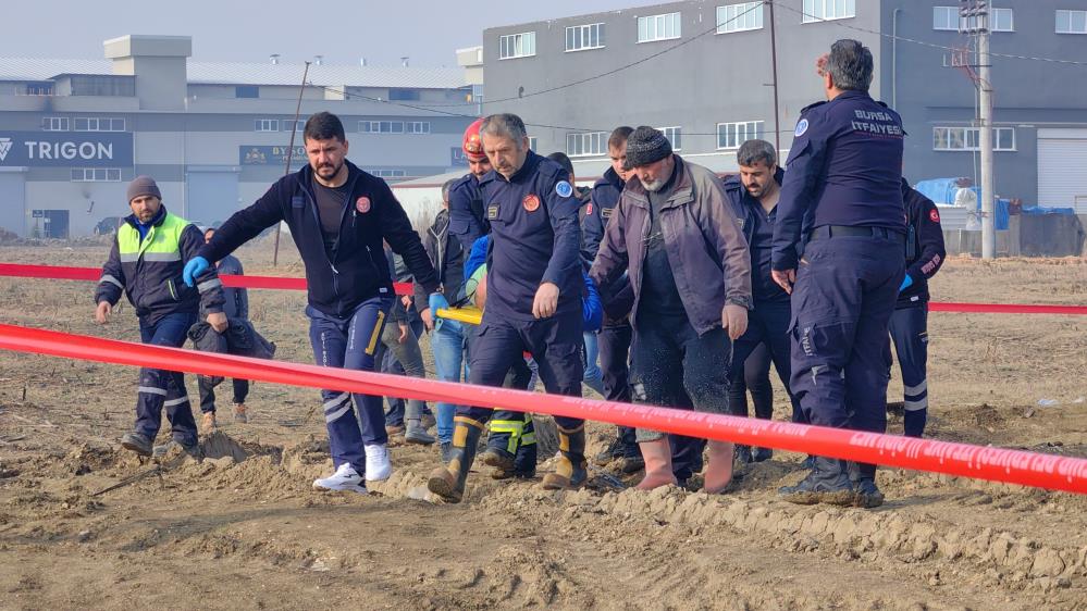 Bursa'nın İnegöl ilçesinde yapımı devam eden fabrika inşaatında beton atıldığı