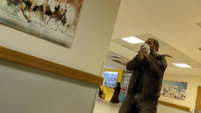  Bursa’nın İnegöl ilçesinde mobilya imalathanesinde elini makineye kaptıran işçinin parmakları