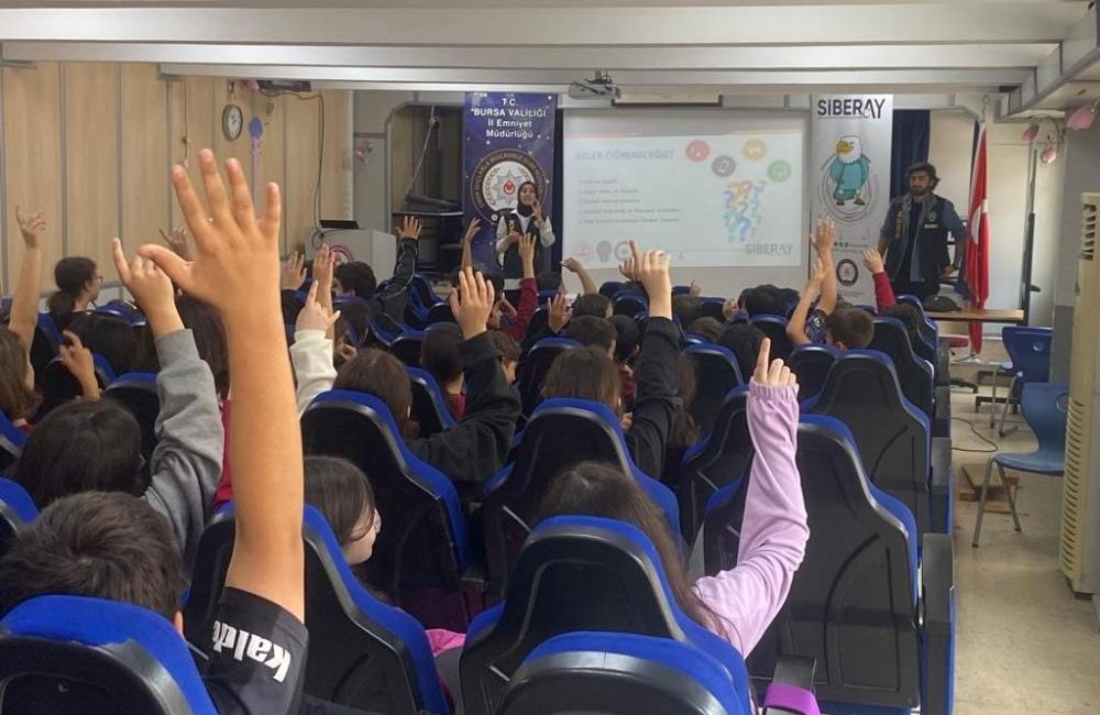 Bursa İl Emniyet Müdürlüğü Siber Suçlarla Mücadele Şube Müdürlüğü ekipleri,