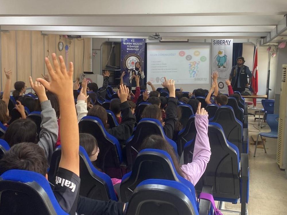 Bursa İl Emniyet Müdürlüğü Siber Suçlarla Mücadele Şube Müdürlüğü ekipleri,