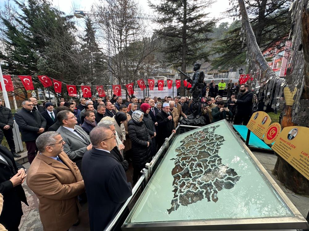 Kuzey Irak’ta şehit olan 12 askerin künyeleri, Ankara’nın Kızılcahamam ilçesindeki