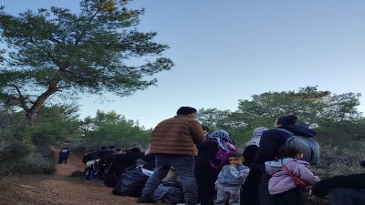Ayvalık’ta havadan yapılan denetim ve keşif faaliyetinde ormana saklanan göçmenler