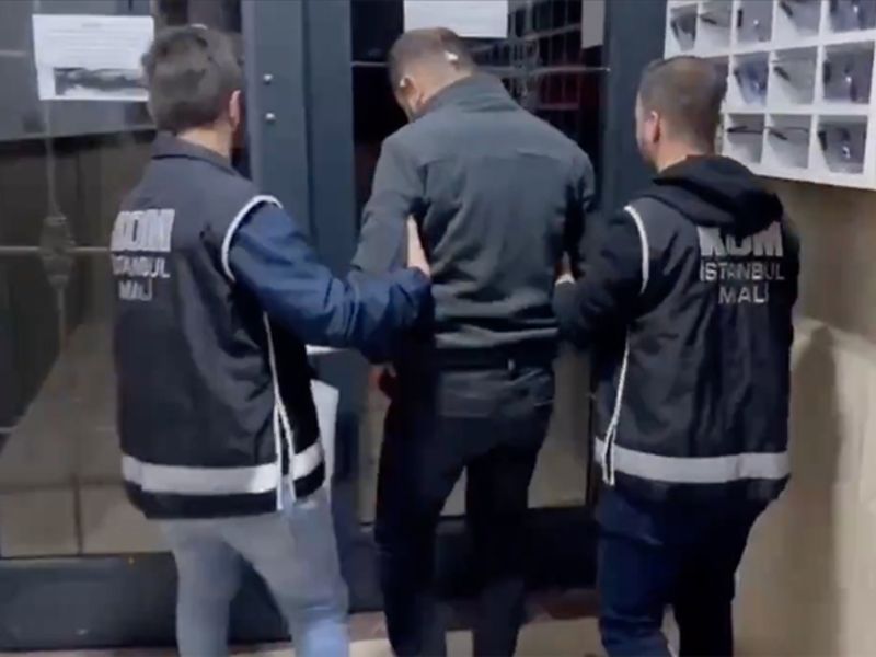 Kafes-22 Operasyonlarında 302 Şüpheli Yakalandı İçişleri Bakanı Ali Yerlikaya, mali suç örgütlerine yönelik 63 ilde