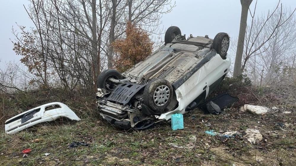 Kontrolden çıkan otomobil takla attı: 1 yaralı Bursa’nın İnegöl ilçesinde, sis nedeniyle kontrolden çıkan otomobilin takla attığı