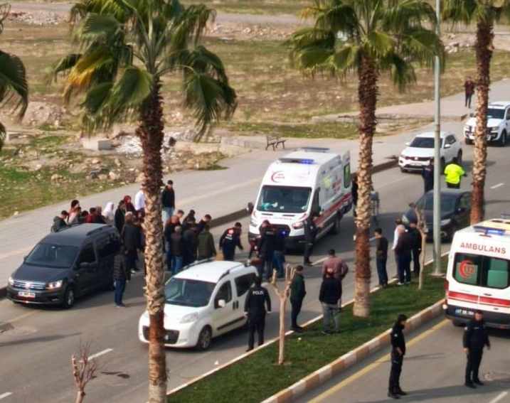 Mardin’in Nusaybin ilçesinde meydana gelen trafik kazasında motosikletin çarptığı 13